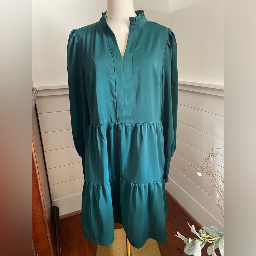 Women's Tiered Dress with Pockets, Deep V Collar Long Sleeve Green Size Medium